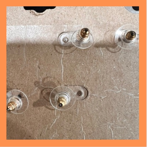 BRAND NEW! 3 pairs of stud earrings, green, burgundy & rust with gold trim. - Picture 5 of 7